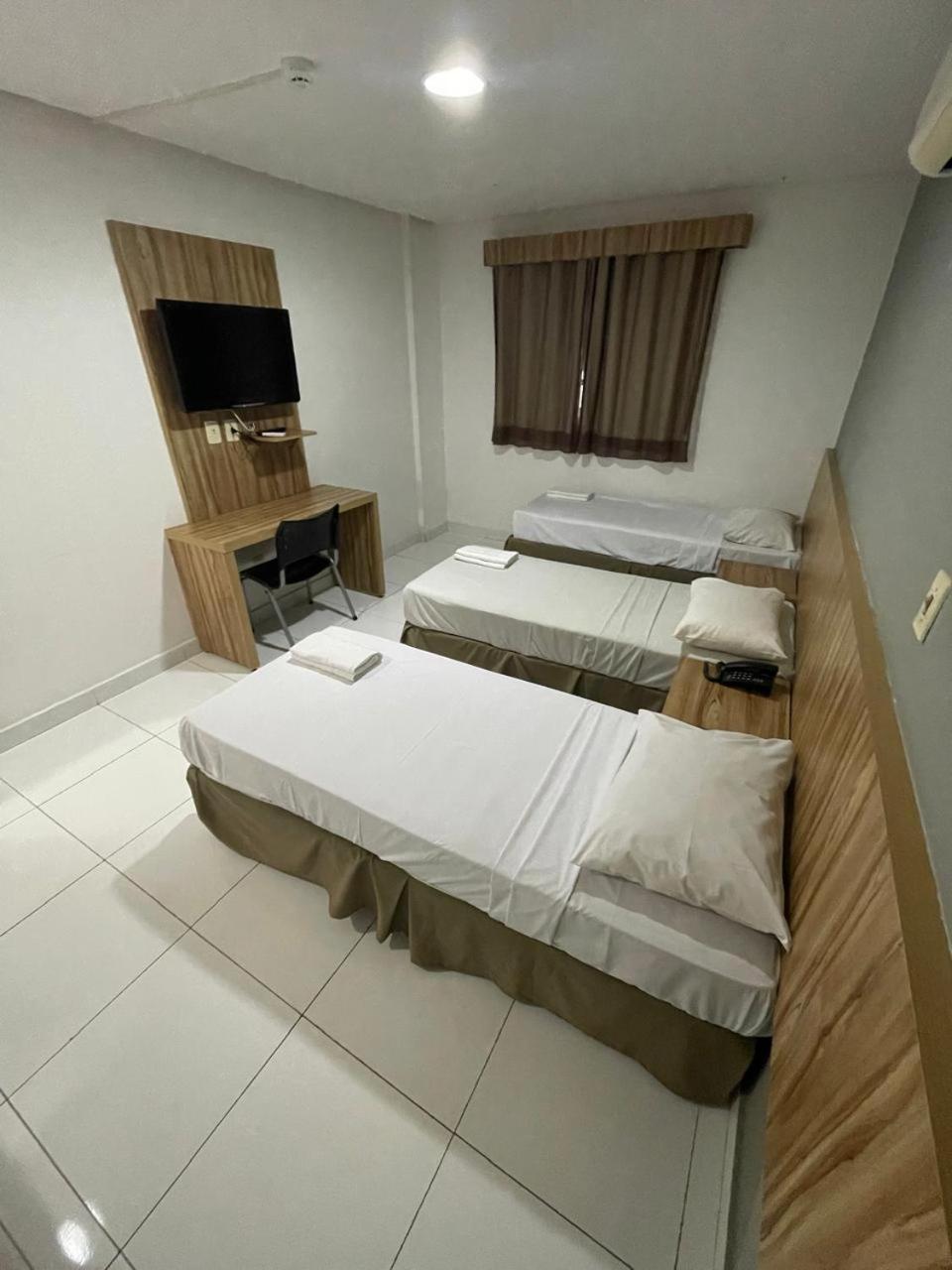 Cr Hotel Bueno - Antigo Hotel Serras De Goyaz ゴイアニア エクステリア 写真 A room at the hotel