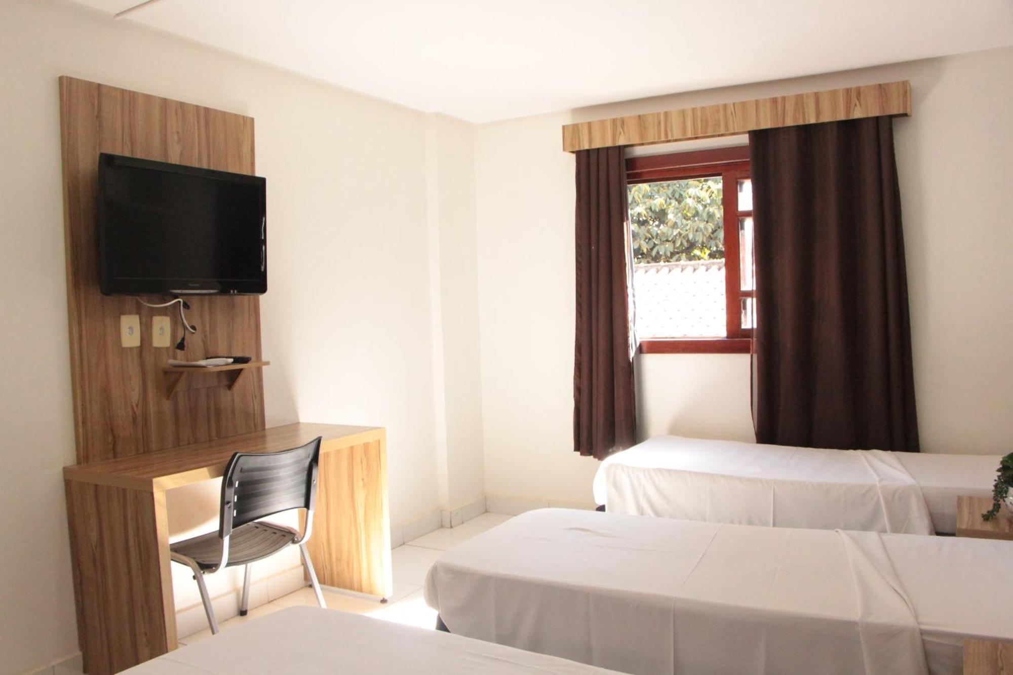 Cr Hotel Bueno - Antigo Hotel Serras De Goyaz ゴイアニア エクステリア 写真 A room at the hostel