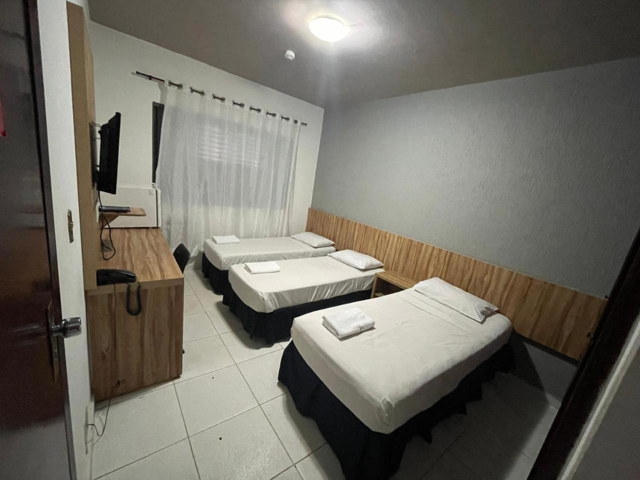 Cr Hotel Bueno - Antigo Hotel Serras De Goyaz ゴイアニア エクステリア 写真 A room at a motel in Brazil