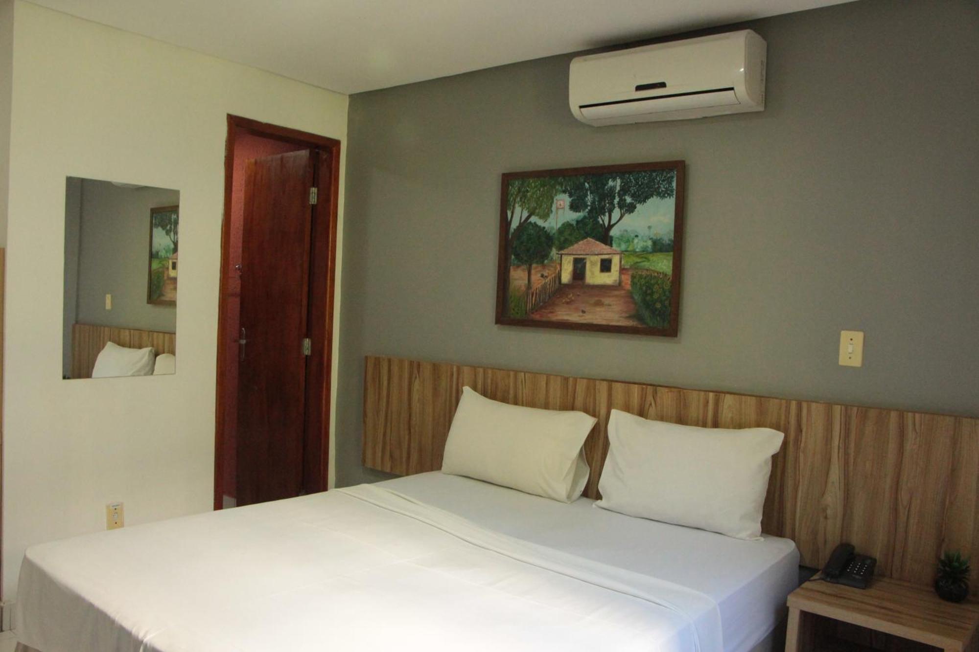 Cr Hotel Bueno - Antigo Hotel Serras De Goyaz ゴイアニア エクステリア 写真 A room at the hotel