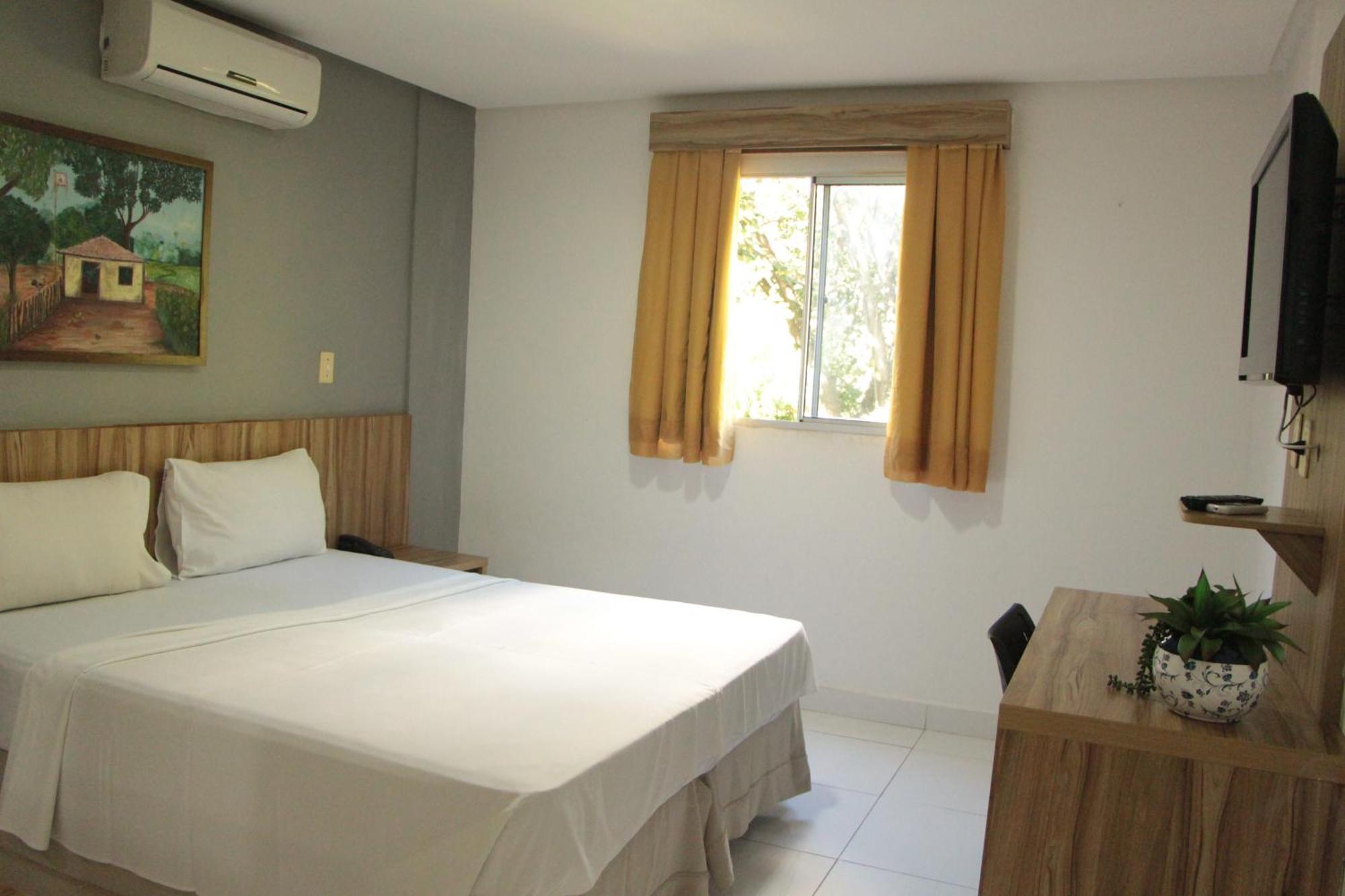 Cr Hotel Bueno - Antigo Hotel Serras De Goyaz ゴイアニア エクステリア 写真 A room at the hotel