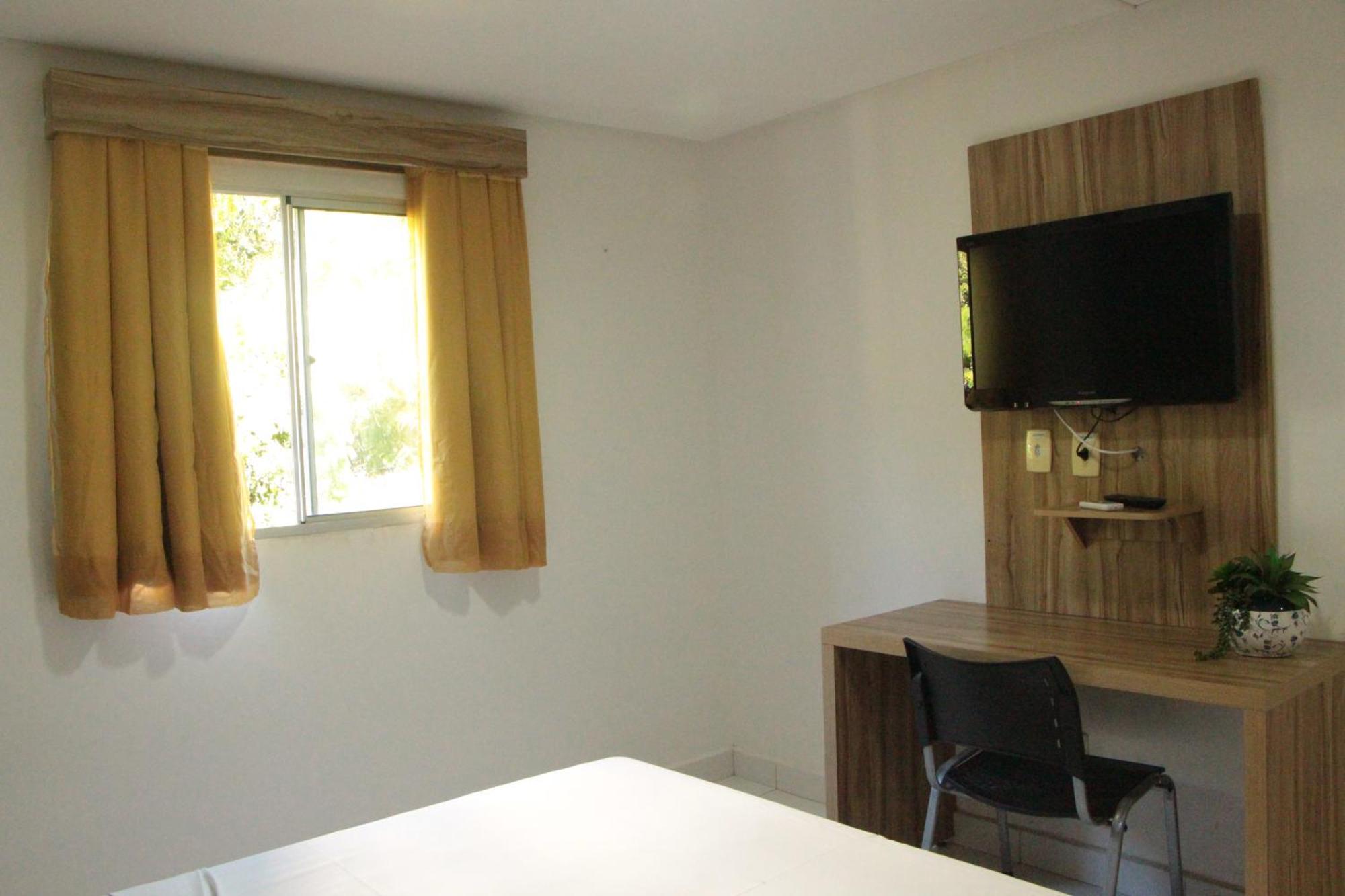 Cr Hotel Bueno - Antigo Hotel Serras De Goyaz ゴイアニア エクステリア 写真 A room at the hotel