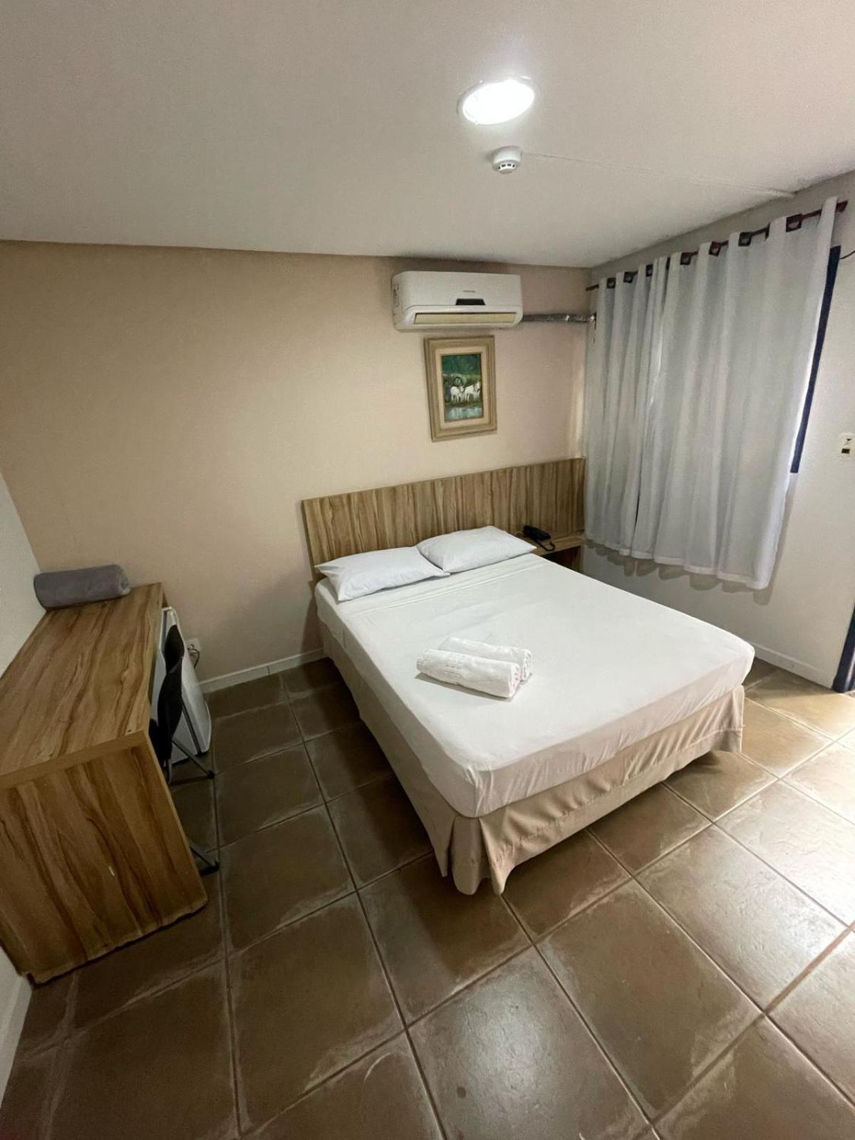 Cr Hotel Bueno - Antigo Hotel Serras De Goyaz ゴイアニア エクステリア 写真 A room at the hotel