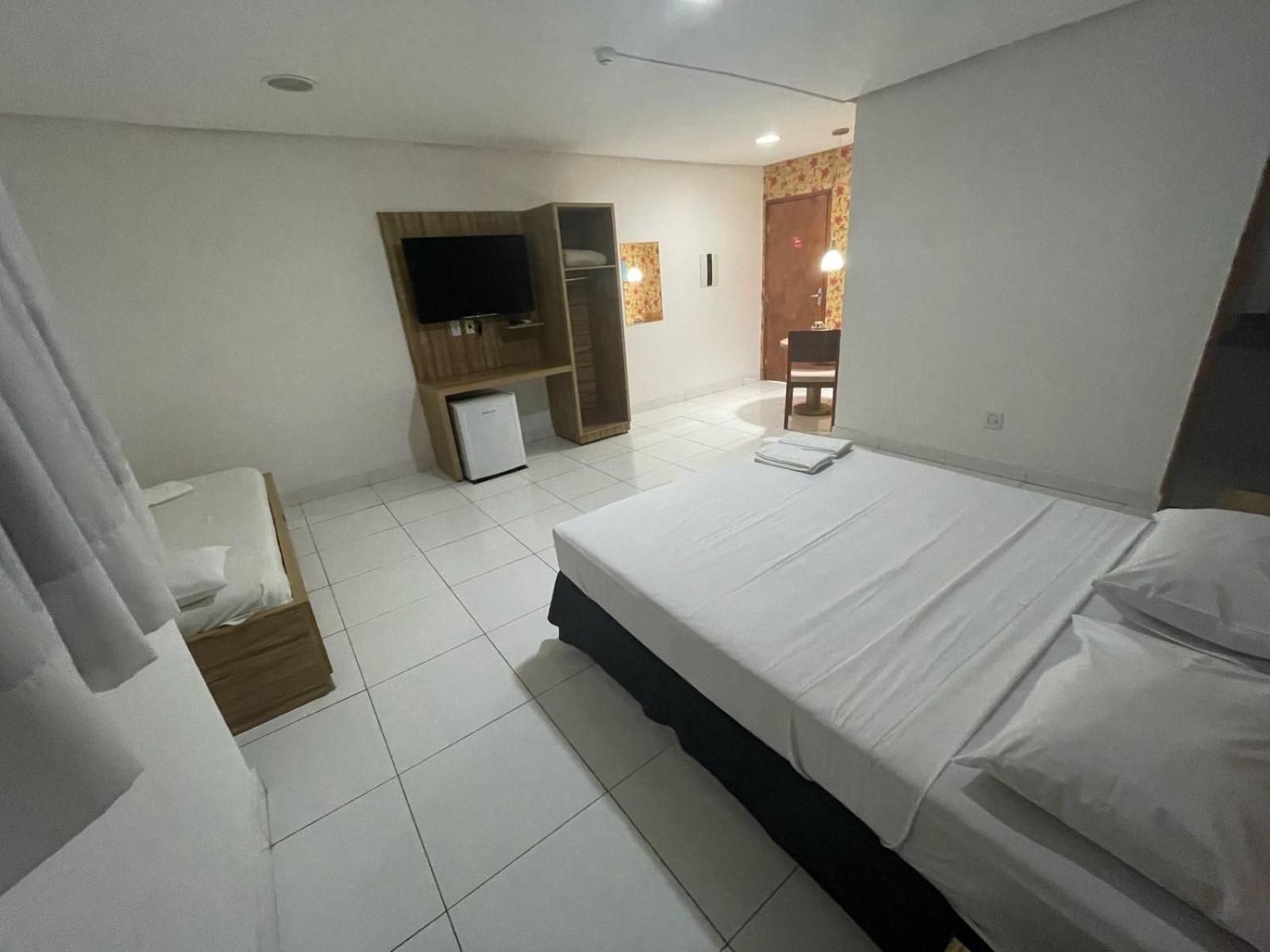 Cr Hotel Bueno - Antigo Hotel Serras De Goyaz ゴイアニア エクステリア 写真 A room at the hotel
