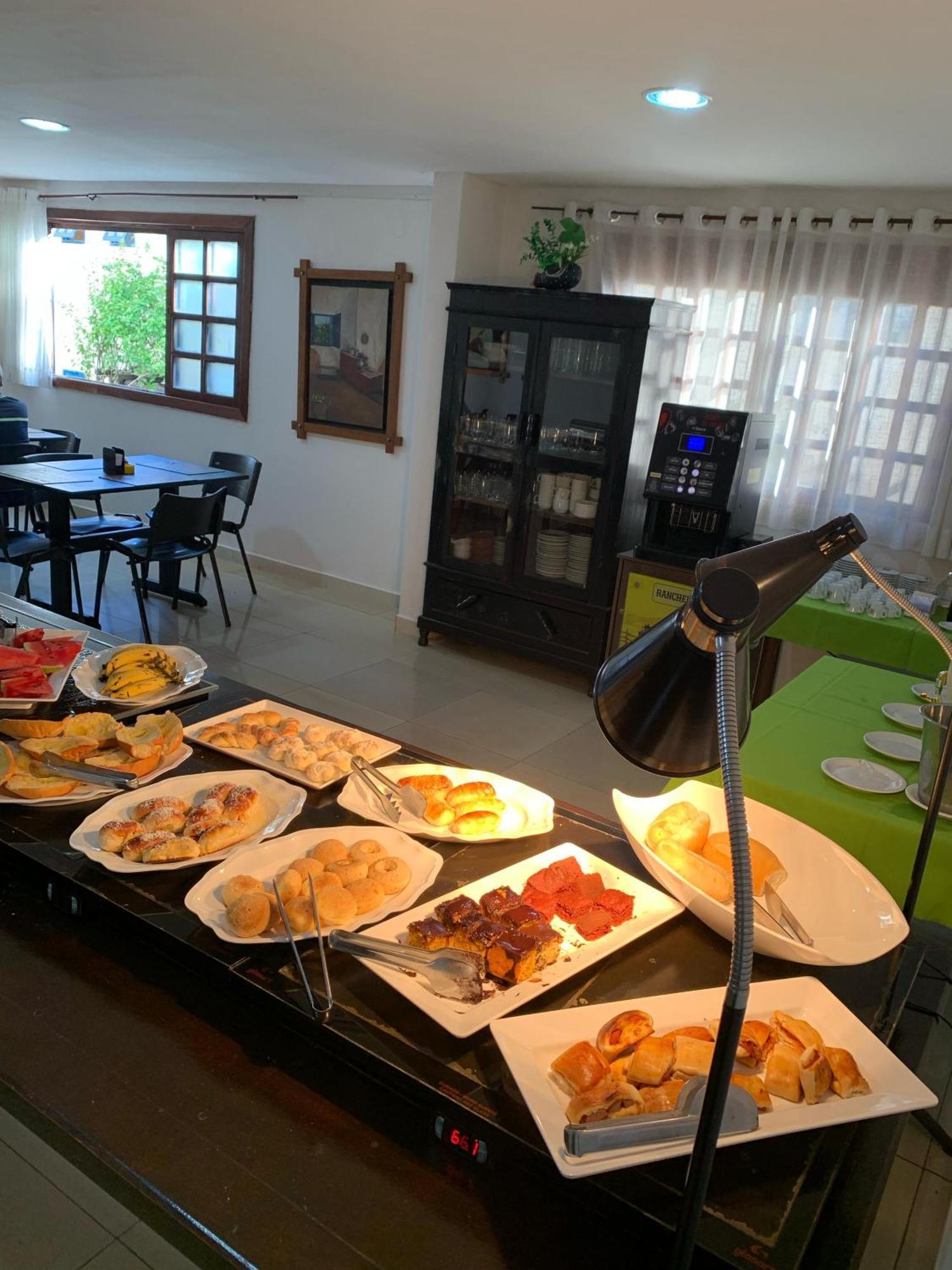 Cr Hotel Bueno - Antigo Hotel Serras De Goyaz ゴイアニア エクステリア 写真