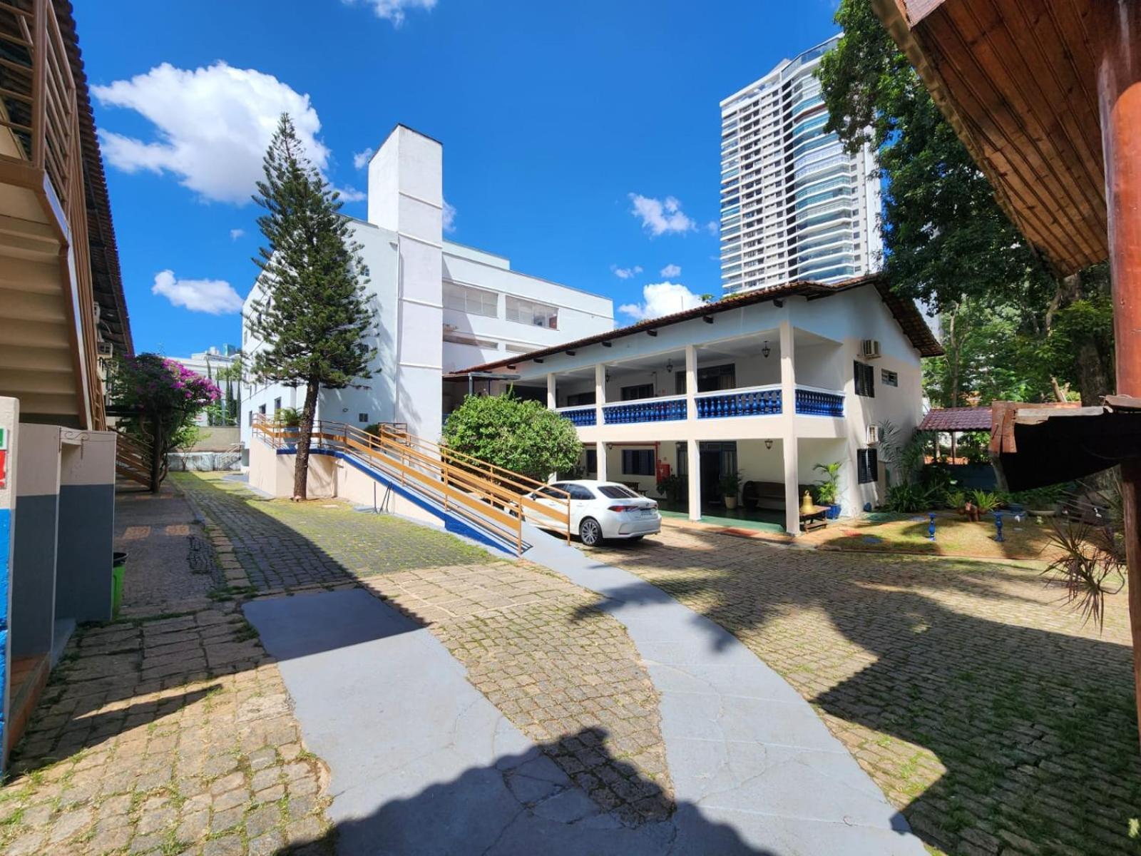 Cr Hotel Bueno - Antigo Hotel Serras De Goyaz ゴイアニア エクステリア 写真